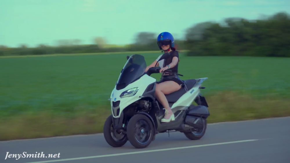 vlcsnap 00001 ONE 1000